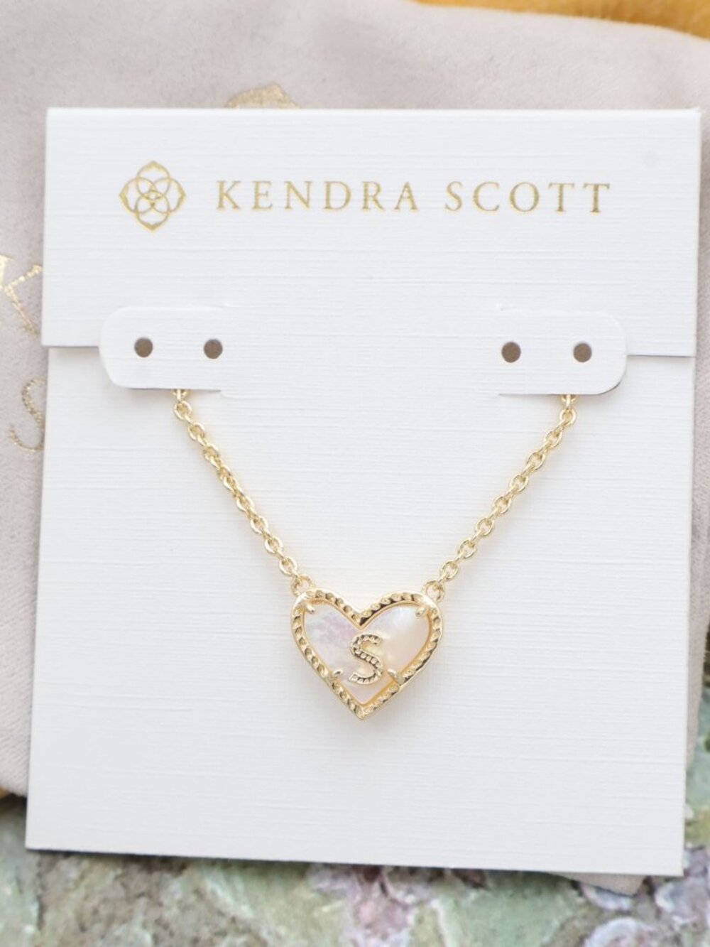 Kendra Scott Ari Heart Letter S Gold Necklace Gold NEW
